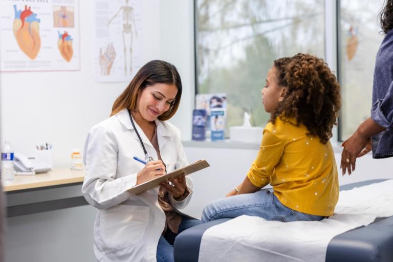Los beneficios de conocer el historial médico de su hijo